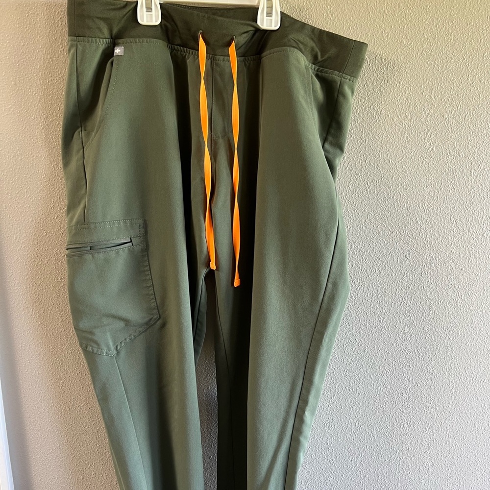 FIGS Zamora Jogger Tall Moss-Large